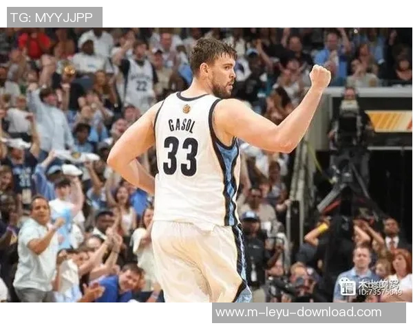 雷霆队与对手的精彩比赛直播全程回顾与分析，尽在这里等你来观看